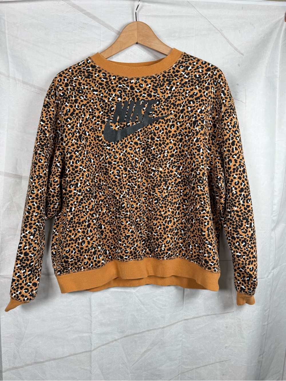 Nike Women’s Leopard Print Crewneck Sweatshirt Size S logo